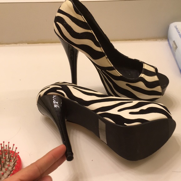 Zebra print high heels - Picture 2 of 2
